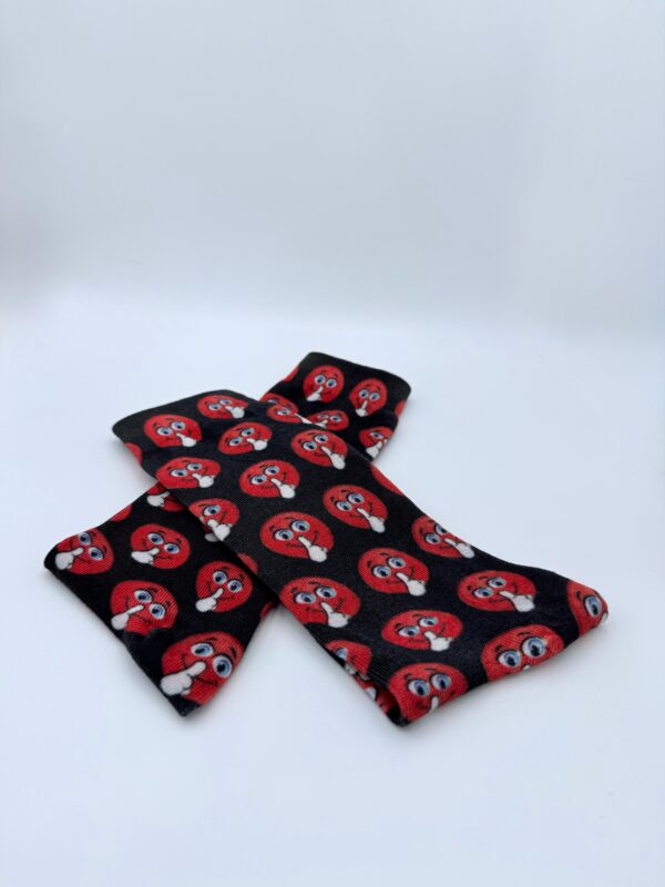 גרביים שחורות עם האייקון של "שון שומר הלשון"